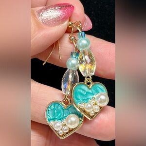 🌊Beautiful drop dangle earrings in soft blues and pearl/hearts